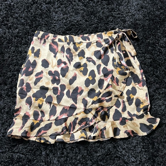 NASTY GAL Leopard Mini Wrap Skirt NWOT - Picture 2 of 7